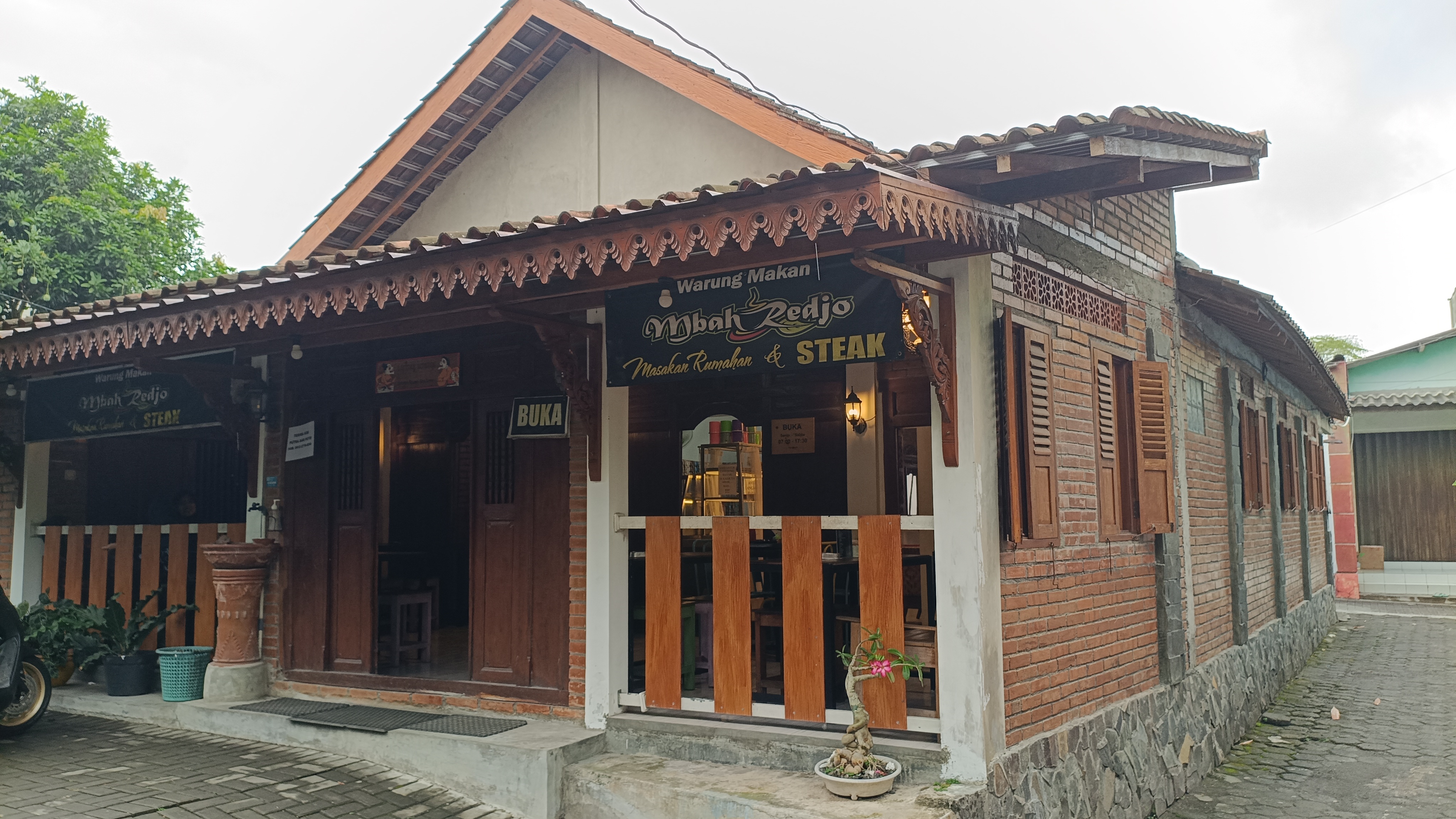 Tampak Depan Warung Mbah Redjo